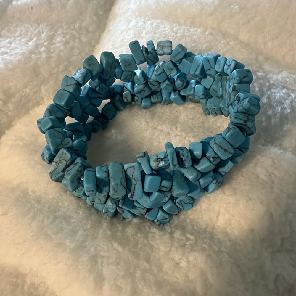 Avon vintage Turquoise Stone Stretch Bracelet - Picture 4 of 16